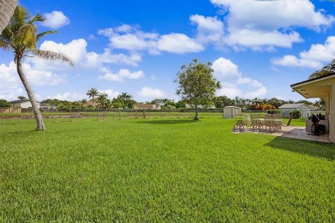 House in Miami, Florida 3 bedrooms, 111.48 sq.m. № 2364213 - photo 11