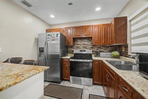 House in Miami, Florida 3 bedrooms, 111.48 sq.m. № 2364213 - photo 5
