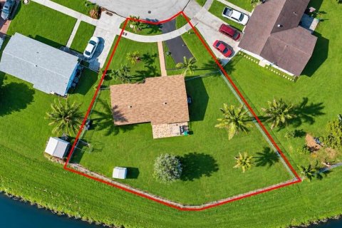 House in Miami, Florida 3 bedrooms, 111.48 sq.m. № 2364213 - photo 12