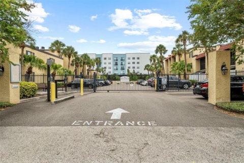 Condo in Tampa, Florida, 2 bedrooms  № 1883613 - photo 24