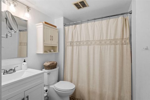 Condo in Tampa, Florida, 2 bedrooms  № 1883613 - photo 11