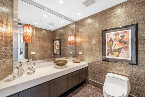 Condo in Bal Harbour, Florida, 3 bedrooms № 1989656 - photo 11