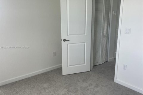 Casa en alquiler en Homestead, Florida, 3 dormitorios, 123.93 m2 № 1976058 - foto 5