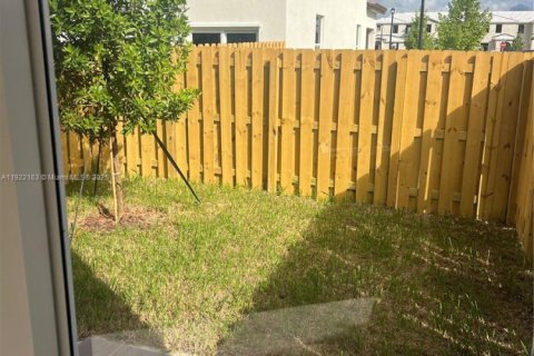 Casa en alquiler en Homestead, Florida, 3 dormitorios, 123.93 m2 № 1976058 - foto 2