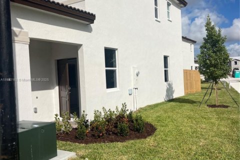 Casa en alquiler en Homestead, Florida, 3 dormitorios, 123.93 m2 № 1976058 - foto 1