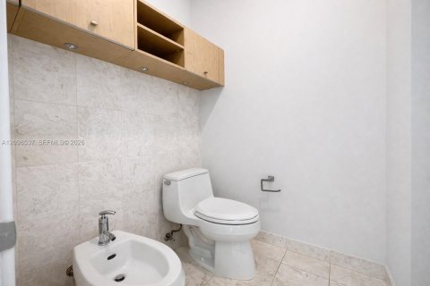 Condo in Miami, Florida, 2 bedrooms № 2393231 - photo 18