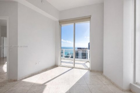 Condo in Miami, Florida, 2 bedrooms № 2393231 - photo 9