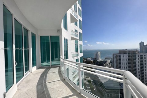 Condo in Miami, Florida, 2 bedrooms № 2393231 - photo 2