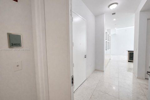 Condo in Miami, Florida, 2 bedrooms № 2393231 - photo 23