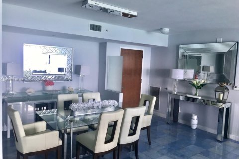 Condominio en alquiler en Miami Beach, Florida, 2 dormitorios, 129.32 m2 № 2067315 - foto 12