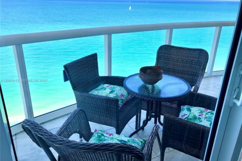 Condominio en alquiler en Miami Beach, Florida, 2 dormitorios, 129.32 m2 № 2067315 - foto 3