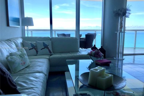 Condominio en alquiler en Miami Beach, Florida, 2 dormitorios, 129.32 m2 № 2067315 - foto 8