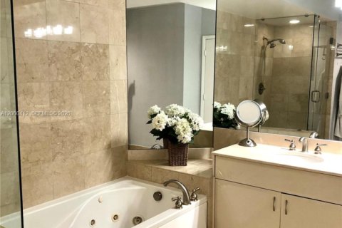 Condominio en alquiler en Miami Beach, Florida, 2 dormitorios, 129.32 m2 № 2067315 - foto 22