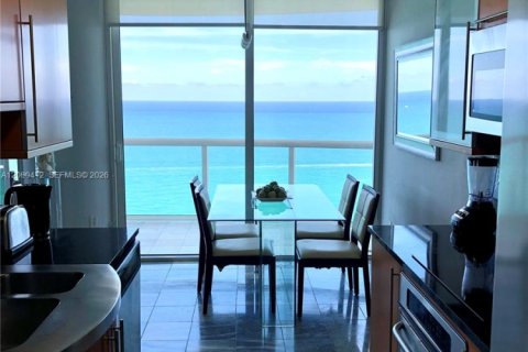 Condominio en alquiler en Miami Beach, Florida, 2 dormitorios, 129.32 m2 № 2067315 - foto 4