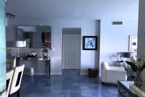 Condominio en alquiler en Miami Beach, Florida, 2 dormitorios, 129.32 m2 № 2067315 - foto 14