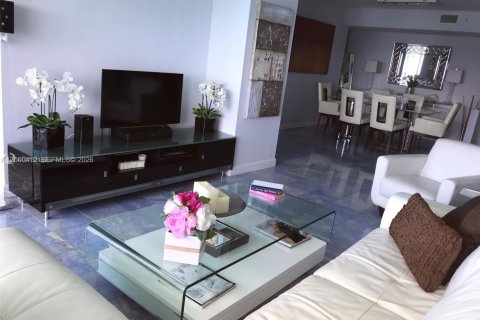 Condominio en alquiler en Miami Beach, Florida, 2 dormitorios, 129.32 m2 № 2067315 - foto 11