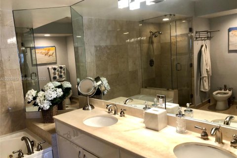 Condominio en alquiler en Miami Beach, Florida, 2 dormitorios, 129.32 m2 № 2067315 - foto 21