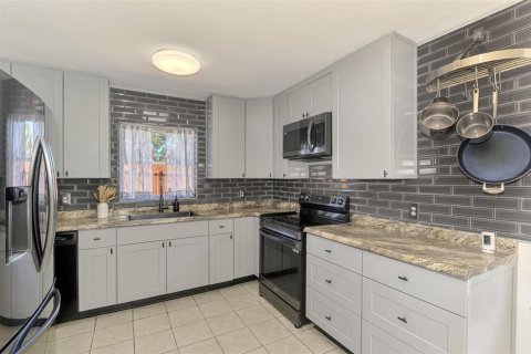 House in Venice, Florida 3 bedrooms, 135.27 sq.m. № 1856089 - photo 24