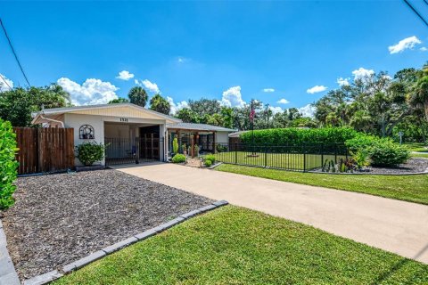 House in Venice, Florida 3 bedrooms, 135.27 sq.m. № 1856089 - photo 1