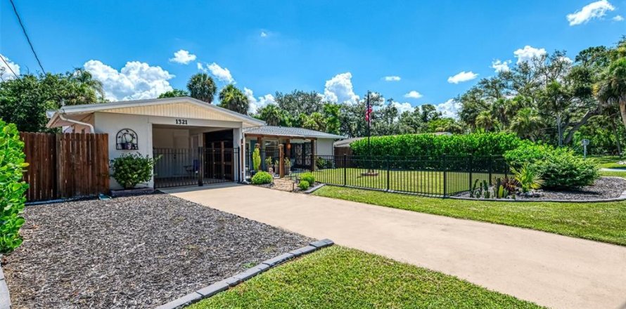 House in Venice, Florida 3 bedrooms, 135.27 sq.m. № 1856089