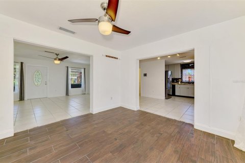 House in Venice, Florida 3 bedrooms, 135.27 sq.m. № 1856089 - photo 17