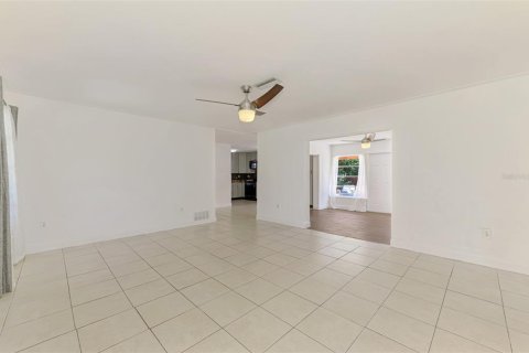 House in Venice, Florida 3 bedrooms, 135.27 sq.m. № 1856089 - photo 15