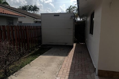 Casa en venta en Hialeah, Florida, 3 dormitorios, 134.43 m2 № 1182615 - foto 1