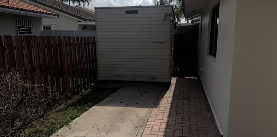 Casa en Hialeah, Florida 3 dormitorios, 134.43 m2 № 1182615