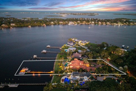 Villa ou maison à Stuart, Floride 5 chambres, 802.03 m2 № 2406139