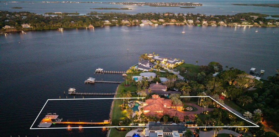 Villa ou maison à Stuart, Floride 5 chambres, 802.03 m2 № 2406139