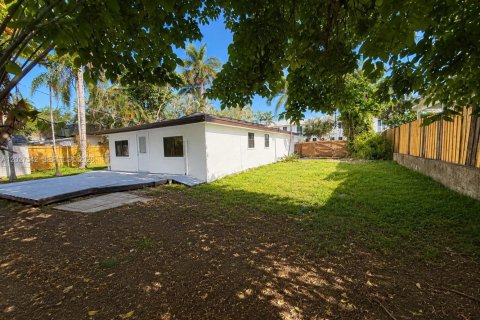 House in Miami, Florida 4 bedrooms, 136.85 sq.m. № 2188767 - photo 12