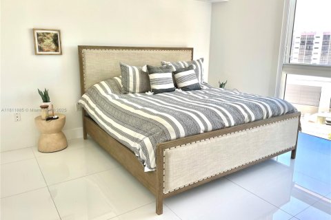 Condo in Sunny Isles Beach, Florida, 3 bedrooms № 1959892 - photo 15