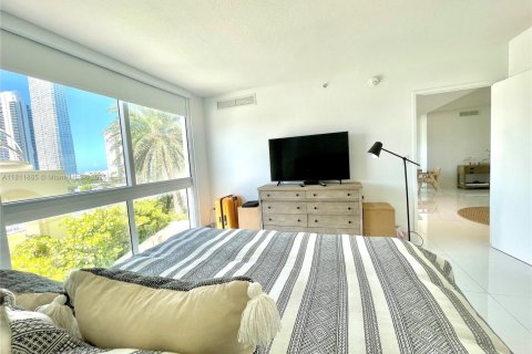 Condo in Sunny Isles Beach, Florida, 3 bedrooms № 1959892 - photo 16