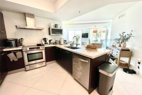 Condo in Sunny Isles Beach, Florida, 3 bedrooms № 1959892 - photo 1