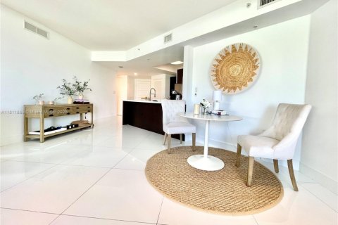 Condo in Sunny Isles Beach, Florida, 3 bedrooms № 1959892 - photo 11