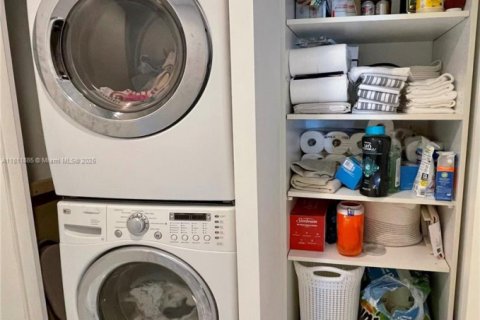 Condo in Sunny Isles Beach, Florida, 3 bedrooms № 1959892 - photo 6