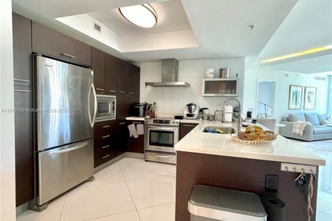 Condo in Sunny Isles Beach, Florida, 3 bedrooms № 1959892 - photo 2