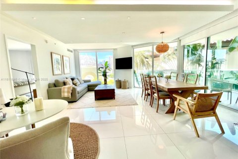 Condo in Sunny Isles Beach, Florida, 3 bedrooms № 1959892 - photo 10