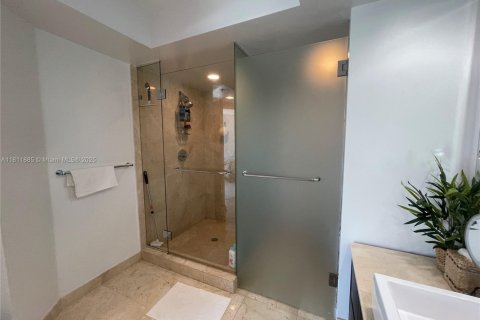 Condo in Sunny Isles Beach, Florida, 3 bedrooms № 1959892 - photo 21