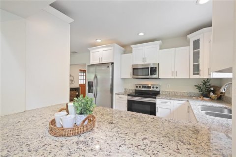 House in Saint Petersburg, Florida 3 bedrooms, 143.53 sq.m. № 2239422 - photo 9