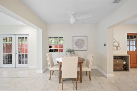 House in Saint Petersburg, Florida 3 bedrooms, 143.53 sq.m. № 2239422 - photo 6