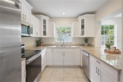 House in Saint Petersburg, Florida 3 bedrooms, 143.53 sq.m. № 2239422 - photo 8