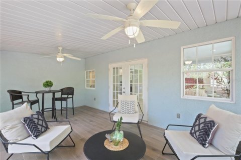 House in Saint Petersburg, Florida 3 bedrooms, 143.53 sq.m. № 2239422 - photo 27