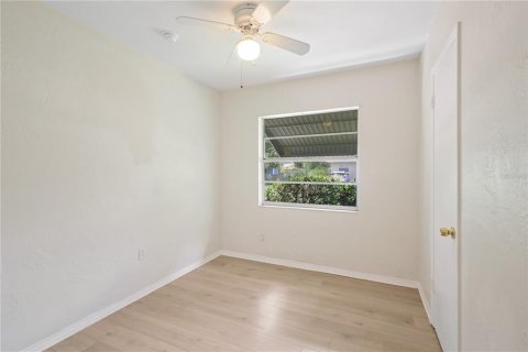 House in Saint Petersburg, Florida 3 bedrooms, 143.53 sq.m. № 2239422 - photo 20