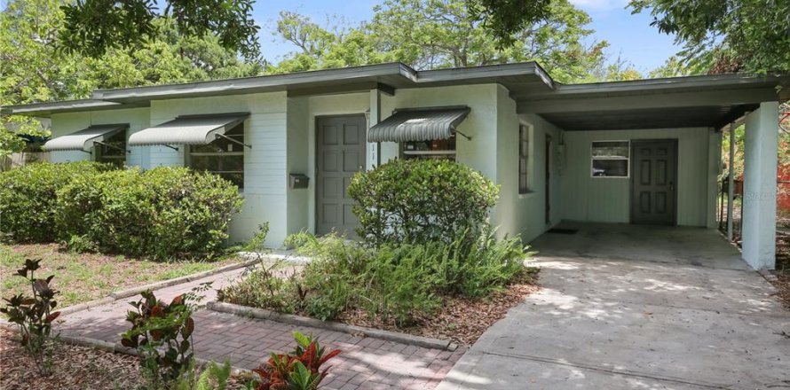 House in Saint Petersburg, Florida 3 bedrooms, 143.53 sq.m. № 2239422