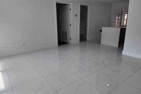 Снять в аренду виллу или дом в Холливуд, Флорида 3 спальни, 147.81м2, № 1970938 - фото 4