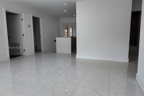 Снять в аренду виллу или дом в Холливуд, Флорида 3 спальни, 147.81м2, № 1970938 - фото 3