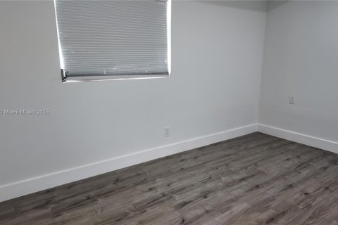 Снять в аренду виллу или дом в Холливуд, Флорида 3 спальни, 147.81м2, № 1970938 - фото 29