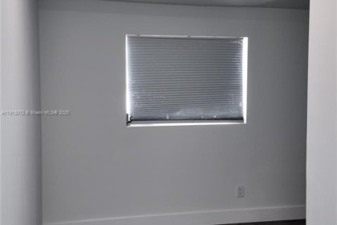 Снять в аренду виллу или дом в Холливуд, Флорида 3 спальни, 147.81м2, № 1970938 - фото 24