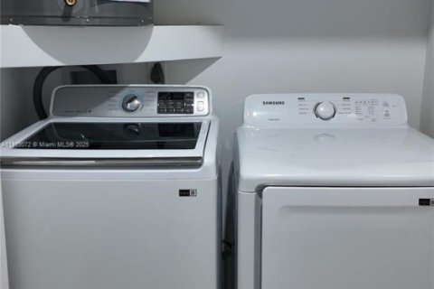 Снять в аренду виллу или дом в Холливуд, Флорида 3 спальни, 147.81м2, № 1970938 - фото 27